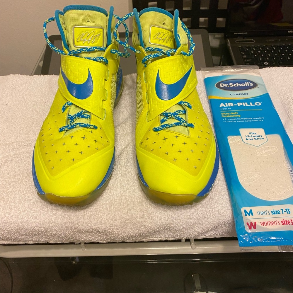 Nike CJ81 Trainer Max Calvin Johnson. Size 12. Preowned.